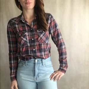 🌲  American Eagle Boyfriend Fit Flannel Top